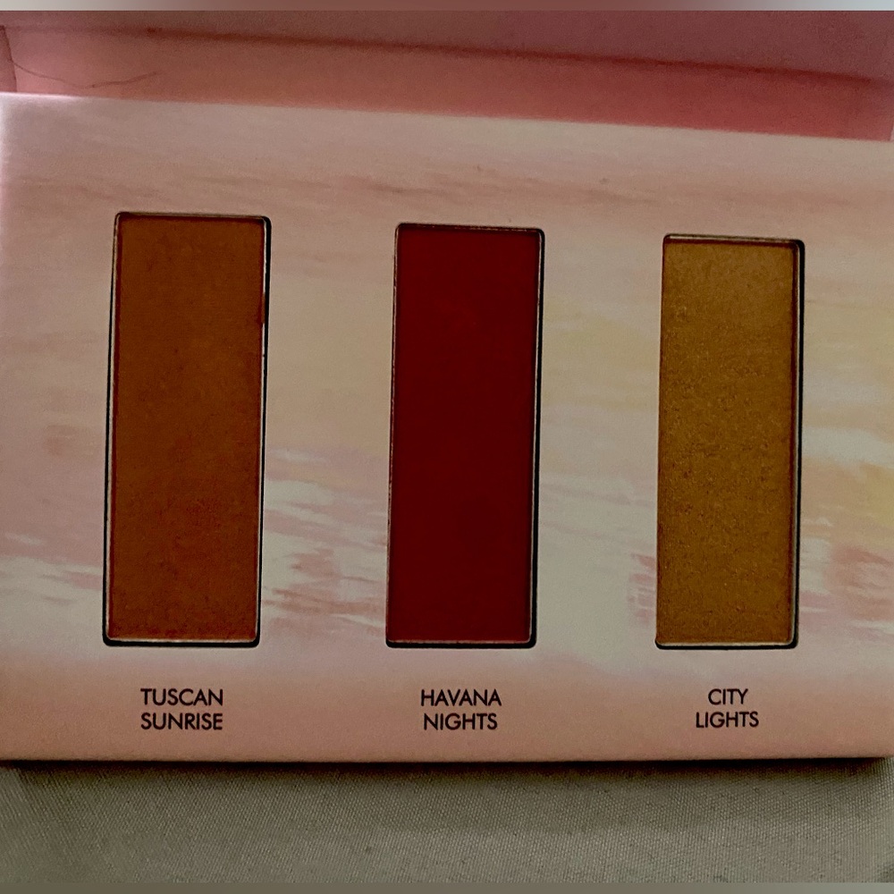 Wander Beauty blush and highlighter palette